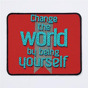 Change the world by being yourself. – Amy Poehler Mouse Pad