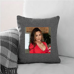 Body Positive Advocate Ana Cheri Pillows Cover