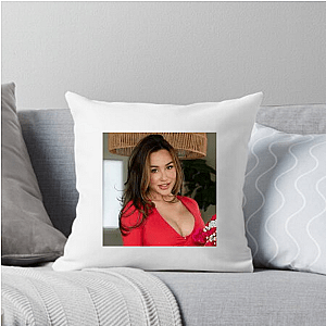 Body Positive Advocate Ana Cheri Pillows Cover