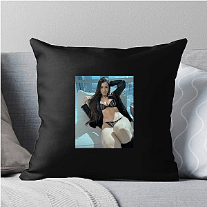Strong And Stylish Figure Anllela Sagra Pillows Cover