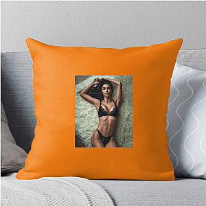 Body Confidence Advocate Anllela Sagra Pillows Cover