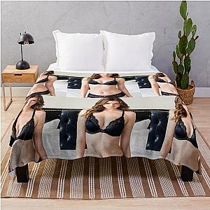 Anna Kendrick actress throw Blanket