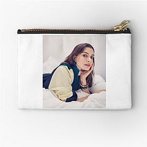 Anne Hathaway - Photoshoot Pouch