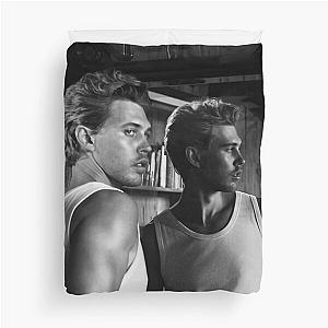 Austin butler in the mirror Duvet Cover