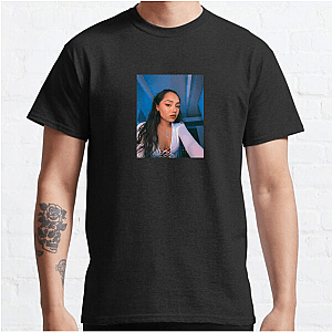 Don’t Flinch. She’s Watching. Avani Gregg T-Shirts