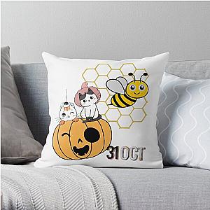 halloween pumpkin bee and puppycat  Throw Pillow RB1807