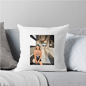 Driven By Determination Bianca Bustamante Pillows Cover