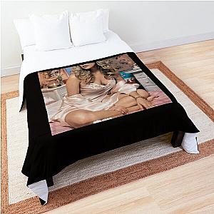 carrie underwood art Comforter