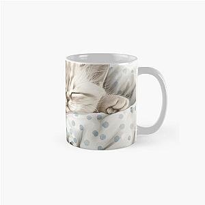 Cute kitten taking a catnap 26 Classic Mug