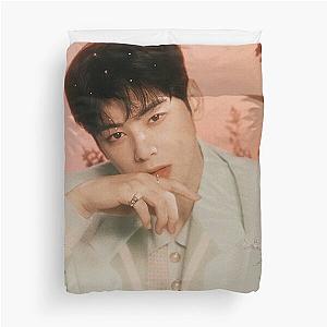 Cha Eun Woo - V2 Duvet Cover