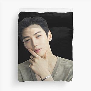 Cha Eun Woo - V22 Duvet Cover