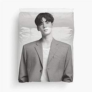 Cha Eun Woo - V8 Duvet Cover