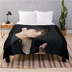 Cha Eun Woo - V10 Throw Blanket