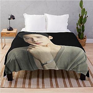 Cha Eun Woo - V22 Throw Blanket