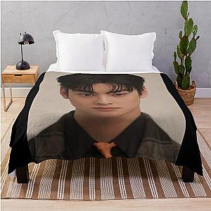 Cha Eun Woo - V17 Throw Blanket