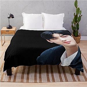 Cha Eun Woo - V18 Throw Blanket