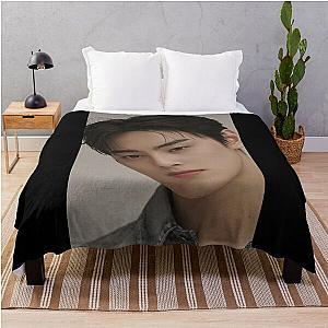 Cha Eun Woo - V14 Throw Blanket