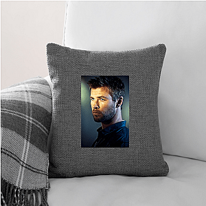 Chris Hemsworth Unforgettable Presence Chris Hemsworth Pillows Cover