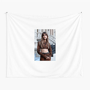 Her Pain Looks Pretty – Daisy Vibes Daisy Edgar Jones Tapestries