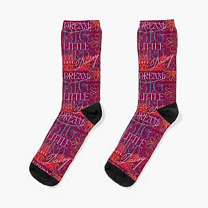 Dream Big Little Bird Love Daisy - Daisy Jones And The Six Merch Socks