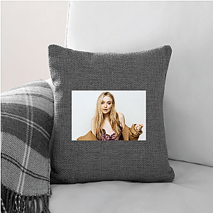 She Doesn’t Shout – She Shines Dakota Fanning Pillows Cover