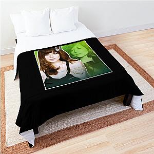  Dakota Johnson Comforter