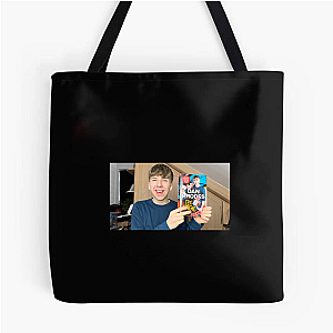 Viral Illusionist Dan Rhodes Bags