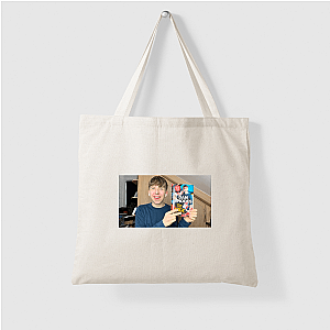 Viral Illusionist Dan Rhodes Bags