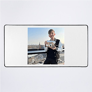 Entertainment Whiz Dan Rhodes Mouse Pads