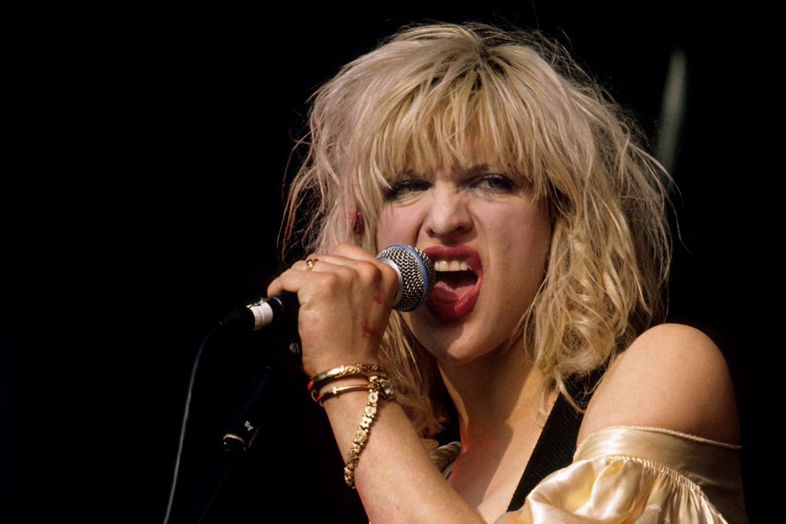 Unboxing Courtney Love Merchandise: A Youtuber's Dream Come True!