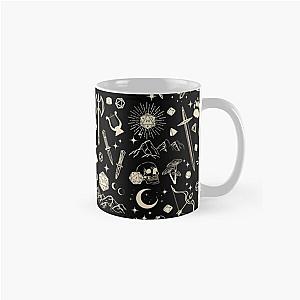 DND RPG pattern seamless: dungeons and dragons doodles, d20, medieval sword, axe, loot, for d&d roleplaying adventurers Classic Mug