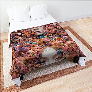 Elle Fanning face between flowers Comforter