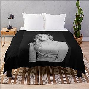 Elle Fanning Classic Throw Blanket