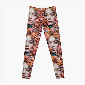 Elle Fanning face between flowers leggings