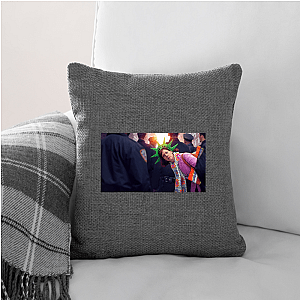 She’s Watching – Quietly Elsbeth Pillows Cover