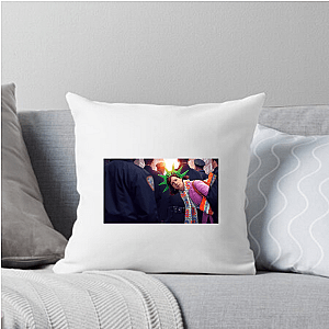 She’s Watching – Quietly Elsbeth Pillows Cover