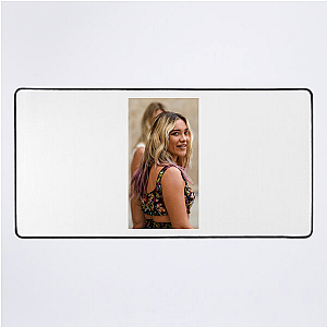 Florence Pugh The Charismatic Star Florence Pugh Mouse Pads
