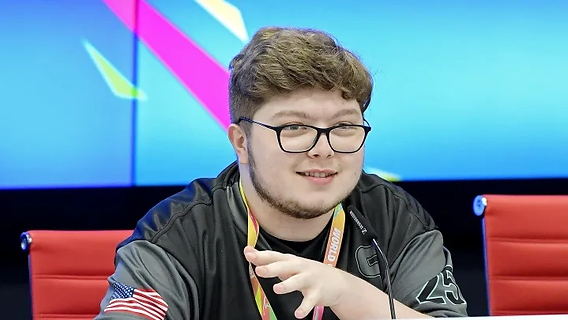 Unleash Your Fandom: Aydan's Must-Have Youtuber Merch!