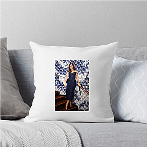 She Moves Like a Thought Gemma Chan Pillows Cover