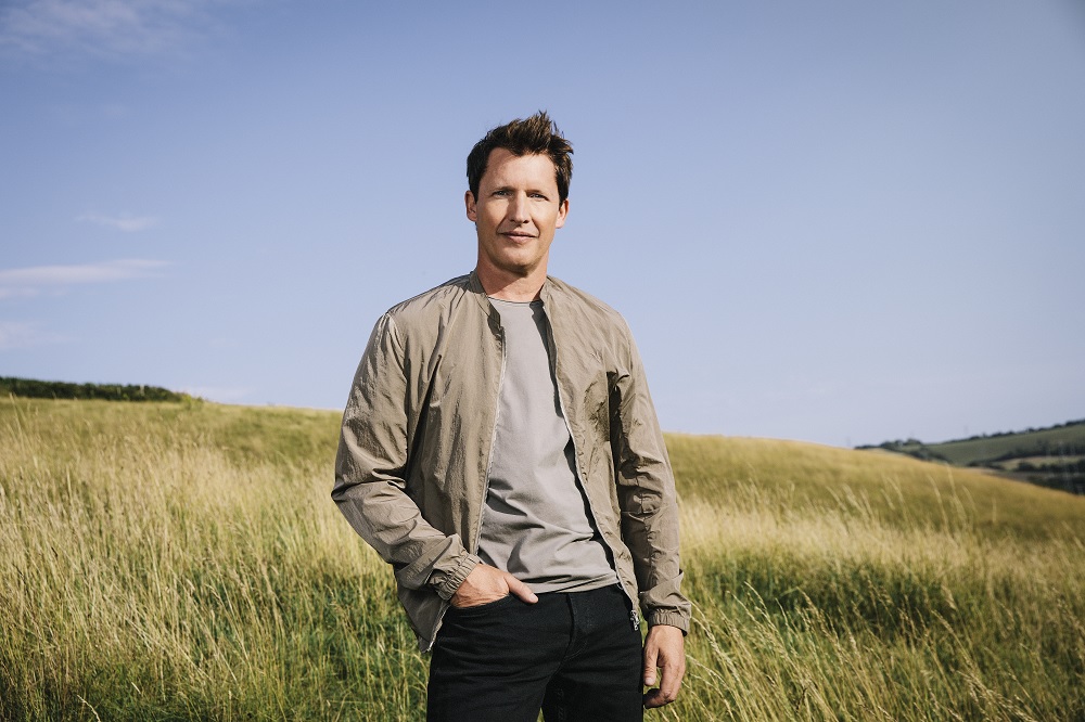 Discover the Best of James Blunt: Exclusive Merchandise Awaits!