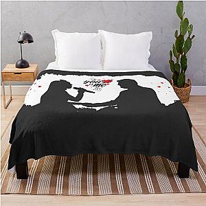 Blake Shelton Gwen Stefani  - happy  marriage Throw Blanket