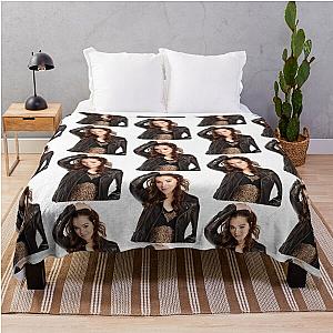 Hailee Steinfeld (10) Throw Blanket