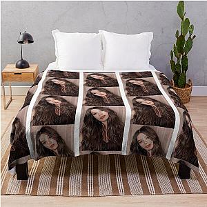 Hailee Steinfeld Throw Blanket