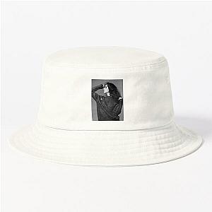 Hailee Steinfeld - Bucket Hat
