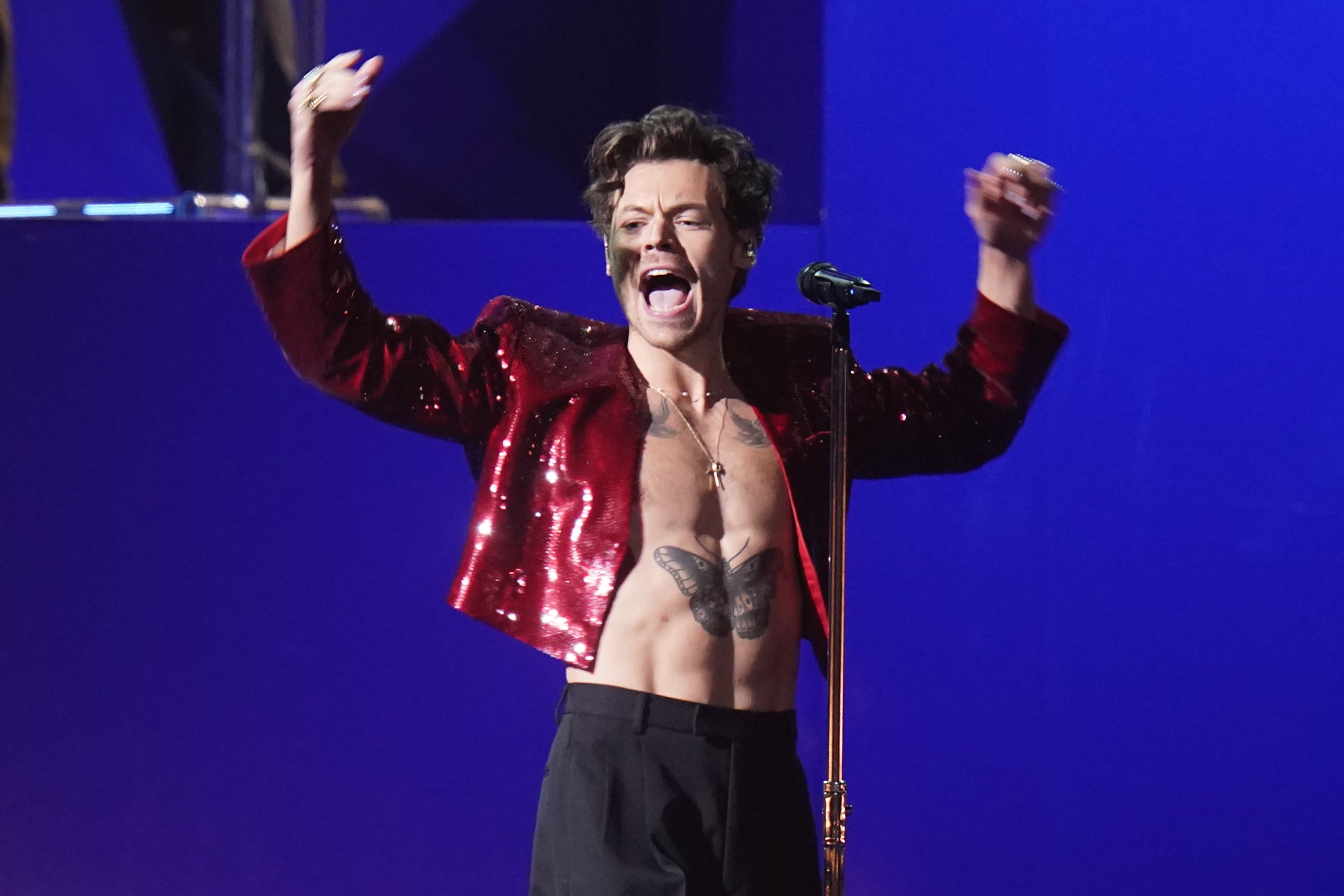 Harry Styles hails female artists as he sweeps the Brit Awards | The Independent