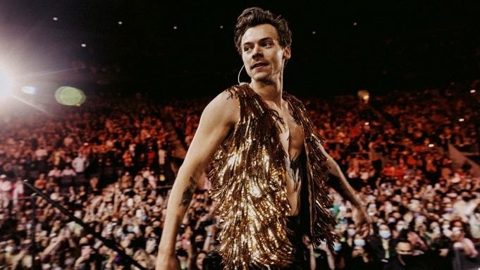 Harry Styles giúp người hâm mộ 'come out' trong tour diễn 'Love On Tour'