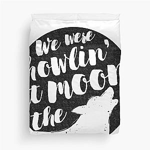 we were howlin' at the moon Duvet Cover