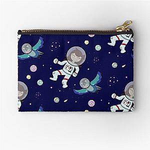 Jaiden animations astronaut surrounded by birds and planets having fun in dark space