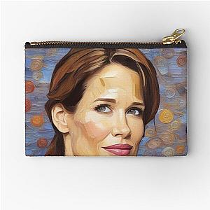 Jennifer Garner  Zipper Pouch 
becomes 

Jennifer Garner Zipper Pouch