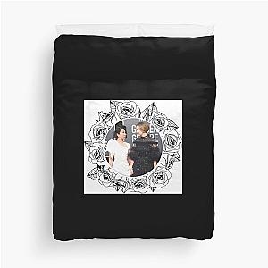 Sandra Oh and Jodie Comer Wreath Pullover Hoodie Duvet Cover